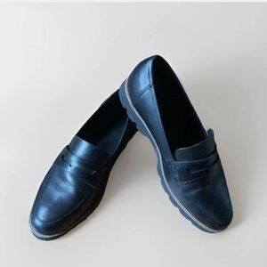 Vionic Women's Black Cheryl Loafers